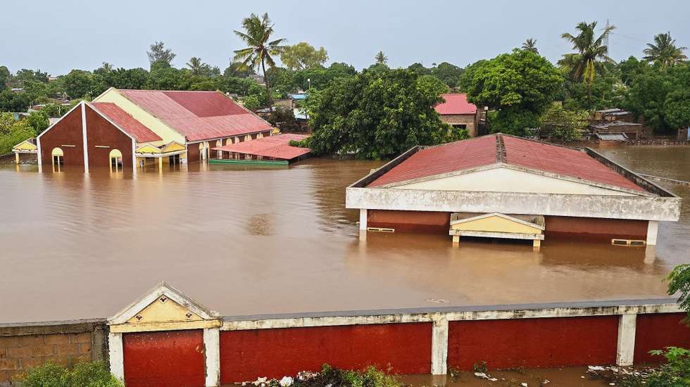A província de Maputo está, desde a madrugada deste domingo, sob chuva intensa, com a baixa da cidade capital e diversos bairros alagados, prevendo-se que o mau tempo continue até terça-feira, Maputo, Moçambique, 24 de março de 2024.  PAULO JULIÃO/LUSA