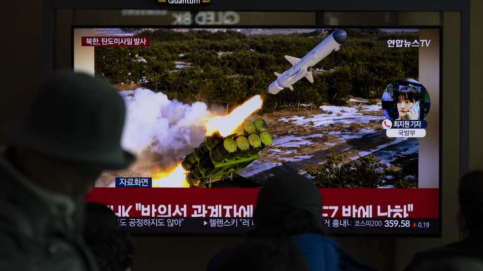 epaselect epa11227287 People watch the news at a station in Seoul, South Korea, 18 March 2024. According to South Korea's Joint Chiefs of Staff (JCS), North Korea launched several ballistic missiles into the East Sea on 18 March.  EPA/JEON HEON-KYUN