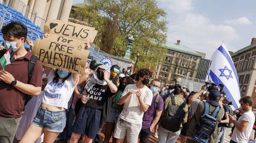 epa11309203 People wave Israeli flags while pro-Palestinian students protest on Columbia University's campus past the 2 pm deadline given by university officials in New York, New York, USA, 29 April 2024. Students were warned that they would face immediate suspension if they did not leave the encampment by 2 pm on 29 April. Students have been protesting the university's investments in Israel and showing their support for Palestine for two weeks, also inspiring other students nationwide to do the same.  EPA/SARAH YENESEL