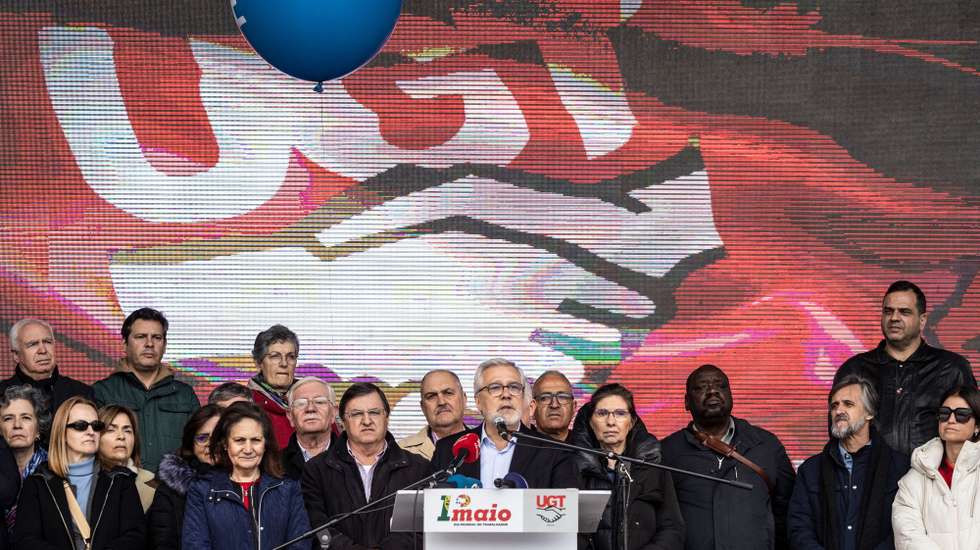 O secretário-geral da União Geral de Trabalhadores (UGT) Mário Mourão, intervém durante as comemorações do Dia do Trabalhador, na Praça do Município, em Vila Real, 01 de maio de 2024. PEDRO SARMENTO COSTA/LUSA