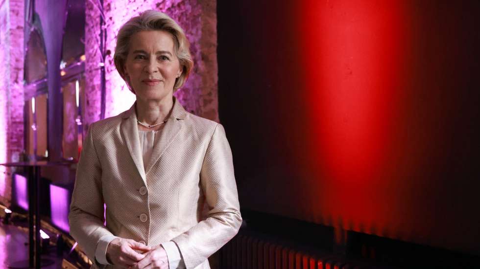 epa11373492 European Commission President Ursula von der Leyen poses for media prior to taking part in a talk at WDR Europa Forum during a visit to the re:publica festival 2024 in Berlin, Germany, 27 May 2024. The re:publica Berlin 2024 takes place under the motto 'Who Cares?' from 27 to 29 May 2024.  EPA/CLEMENS BILAN