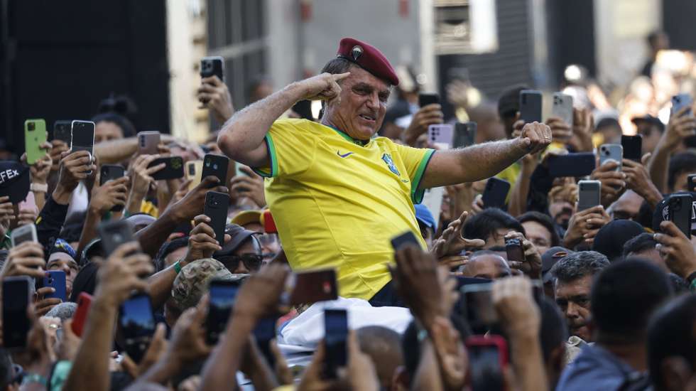 epa11292738 Former Brazilian president Jair Bolsonaro attends a march in his support in Rio de Janeiro, Brazil, 21 April 2024. Former Brazilian president Bolsonaro (2019-2022) called for a march to 'defend democracy and freedom of speech.'  EPA/Antonio Lacerda