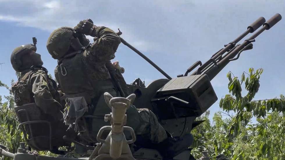 epa11427849 A still image taken from a handout video provided by the Russian Defence Ministry press service shows Russian servicemen of an anti-aircraft unit of the 'Center' group providing air cover for the positions of Russian motorized riflemen in the Avdeevka direction in the Russian-controlled part of Ukraine, Donetsk region, 21 June 2024. Throughout the night, Russian military personnel destroyed 114 Ukrainian aircraft-type drones over three regions, as well as six sea drones in the Black Sea, the Russian Defense Ministry said.  EPA/RUSSIAN DEFENCE MINISTRY PRESS SERVICE/HANDOUT HANDOUT  HANDOUT EDITORIAL USE ONLY/NO SALES HANDOUT EDITORIAL USE ONLY/NO SALES