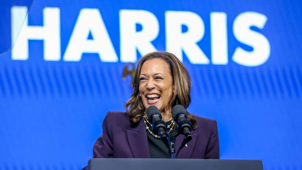epaselect epa11495977 US Vice President Kamala Harris addresses the American Federation of Teachers' 88th national convention during her keynote speech in Houston, Texas, USA, 25 July 2024. US President Joe Biden announced on 21 July he would not seek re-election and endorsed Vice President Harris to be the Democratic Party's new nominee for the US elections in November 2024.  EPA/LESLIE PLAZA JOHNSON