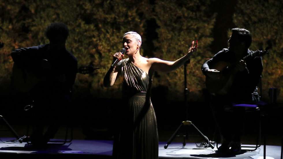 epa11466086 Portuguese singer Mariza performs during her 'Fado Night' concert as part of Granada's Music and Dance International Festival at Generalife Theatre in Granada, Spain, 07 July 2024.  EPA/PEPE TORRES