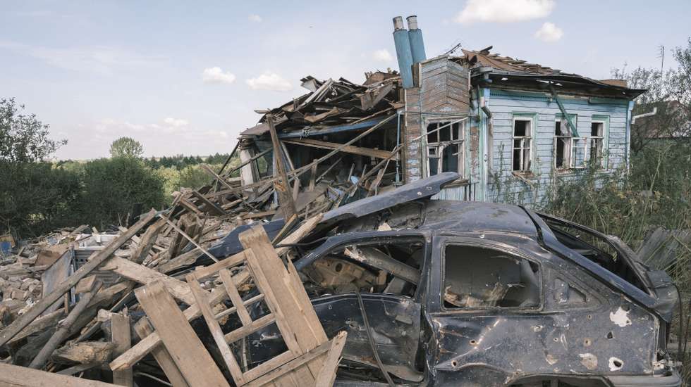 epa11551407 Damaged caused by shelling at a village not far from the Ukraine - Russian border in the Kursk direction of the Sumy region, Ukraine, 16 August 2024 amid the Russian invasion. Ukrainian troops have advanced 35 kilometers with battles, taken control of 1,150 square kilometers of the territory of the Russian Federation and 82 settlements since the beginning of the operation in the Kursk region on 06 August 2024 according to the report of the Commander-in-Chief of the Ukrainian Armed Forces Oleksandr Syrskyi at the meeting of the Staff on 15 August 2024. Russian troops entered Ukrainian territory on 24 February 2022, starting a conflict that has provoked destruction and a humanitarian crisis.  EPA/GEORGE IVANCHENKO