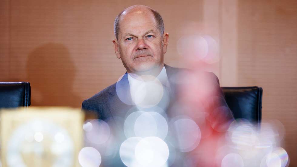 epaselect epa11611234 German Chancellor Olaf Scholz looks on during the cabinet meeting at the chancellery in Berlin, Germany, 18 September 2024. In its 113th meeting, the cabinet discusses among other topics, the foreign deployment of the Bundeswehr German armed forces.  EPA/CLEMENS BILAN