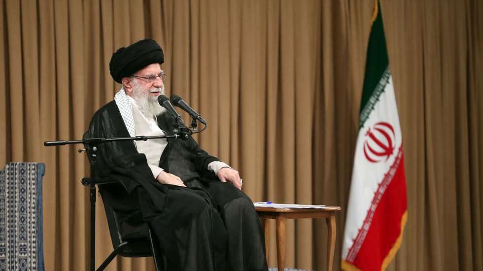 epa11623632 A handout photo made available by the Iran's Supreme Leader office shows, Iran's Supreme Leader Ayatollah Ali Khamenei  speaks to the crowd during a meeting with military personnel and veterans of the 1980-88 Iran-Iraq war, in Tehran Iran, 25 September 2024. Iran's state media reported that Khamenei said that Hezbollah in Lebanon will finally defeat Israel and that Israel cannot bring the Lebanese militant group to its knees by killing top Hezbollah commanders.  EPA/IRAN SUPREME LEADER OFFICE HANDOUT HANDOUT EDITORIAL USE ONLY/NO SALES
