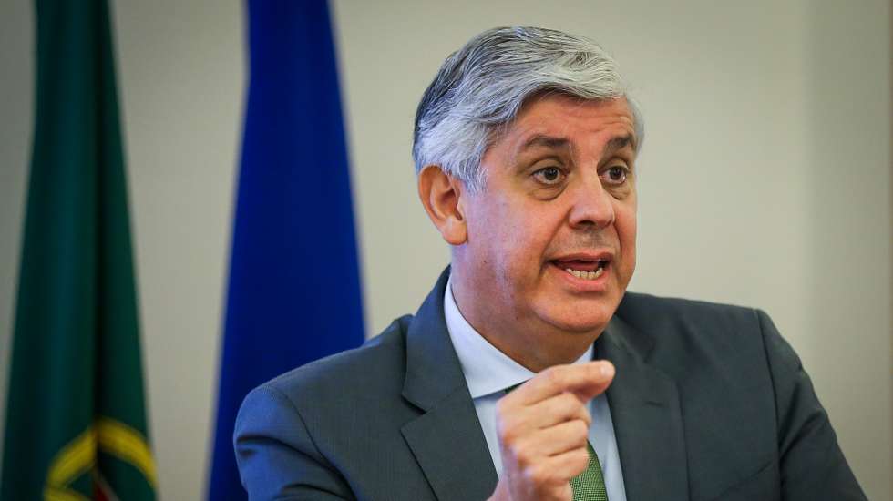 O governador do Banco de Portugal, Mário Centeno, intervém na apresentação do Boletim Económico de outubro, em Lisboa, 08 de outubro de 2024. RODRIGO ANTUNES/LUSA