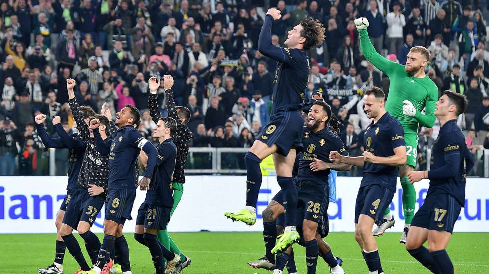 An own goal brings Juventus closer to the end and leaders Napoli