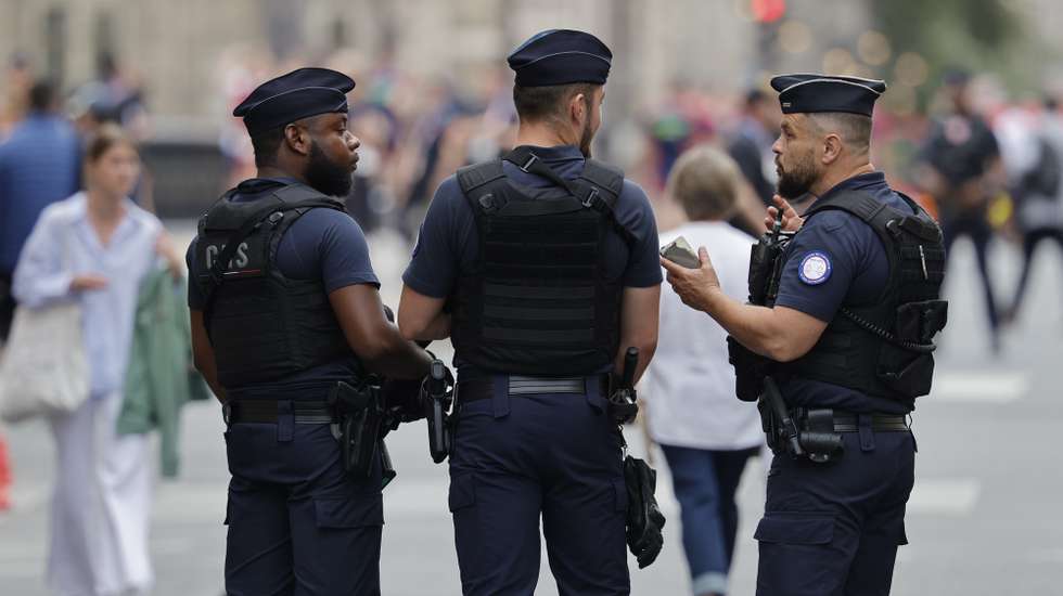 epa11497141 French police forces patrol the perimeter ahead of the Opening Ceremony of the Paris 2024 Olympic Games, in Paris, France, 26 July 2024.  EPA/RONALD WITTEK