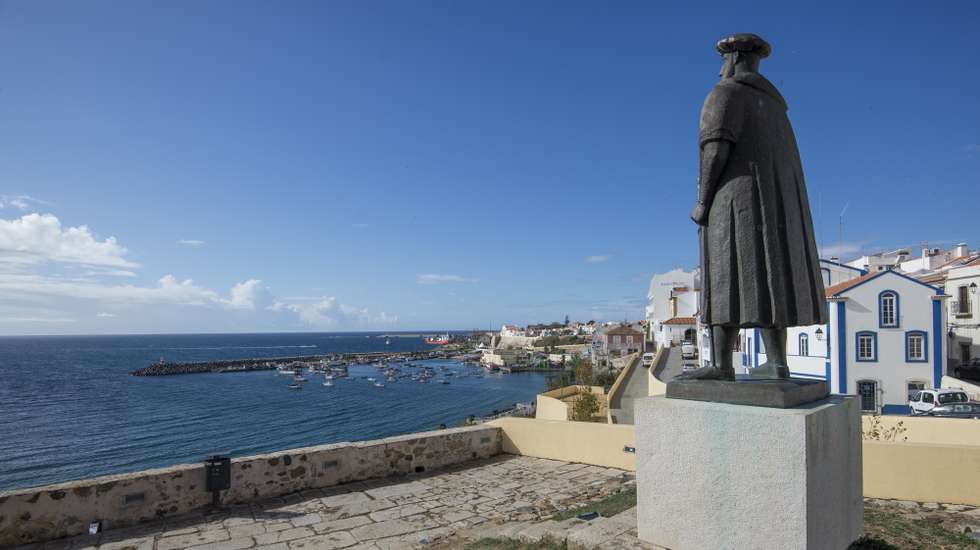 Estátua de Vasco da Gama em Sines, 3 de novembro de 2017. TIAGO CANHOTO /LUSA