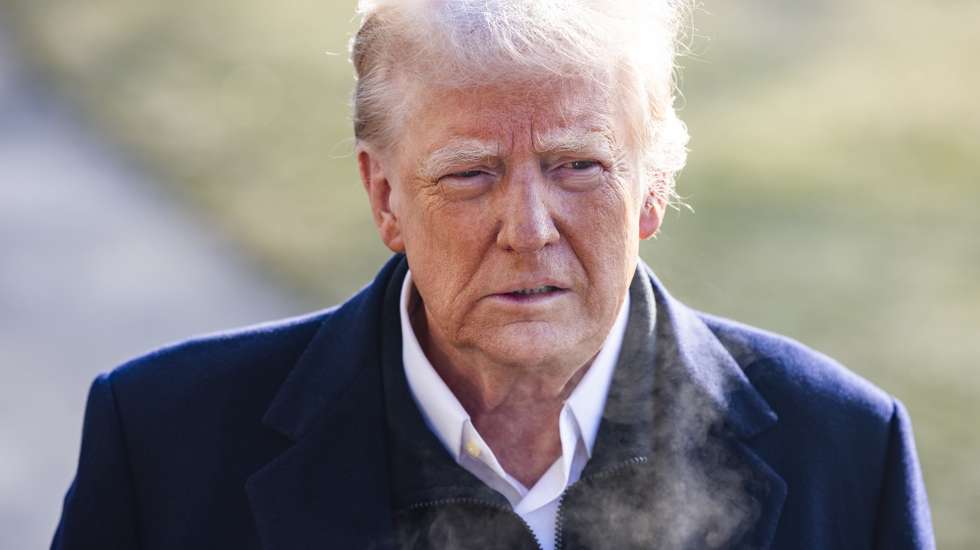 epa11849807 US President Donald Trump speaks to reporters as he departs the White House for North Carolina, where he is expected to tour hurricane damage, followed by a visit to tour fire damage in Los Angeles, in Washington, DC, USA, 24 January 2025. Trump spoke about the upcoming Congressional vote on his nominee for Department of Defense Hegseth.  EPA/JIM LO SCALZO