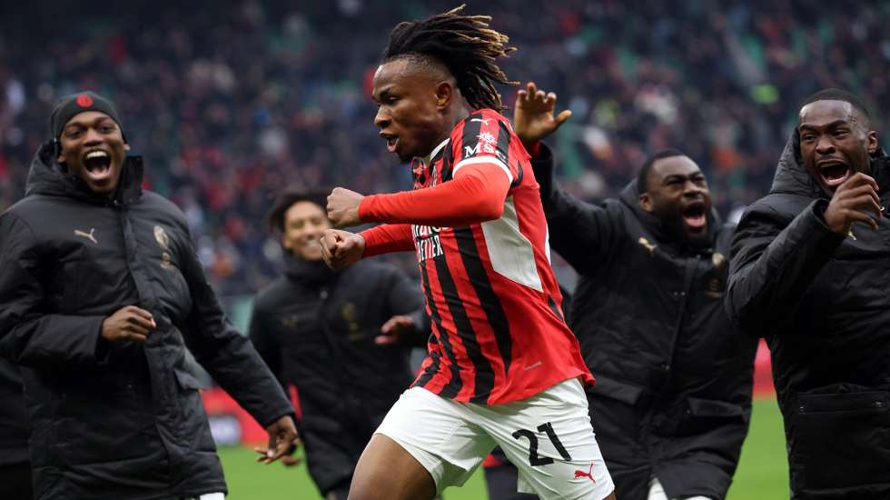 epa11854616 Milan's Samuel Chukwueze celebrates after scoring the 3-2 goal during the Italian Serie A soccer match between AC Milan and Parma Calcio, in Milan, Italy, 26 January 2025.  EPA/MATTEO BAZZI