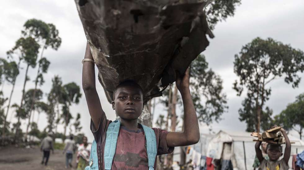 epa11888982 People in an internally displaced persons camp collect their belongings before leaving the camp in Bulengo, Democratic Republic of Congo, 11 February 2025. Displaced persons living in the Bulengo refugee camps were given until 11 February by the M23 armed group to vacate the camp and go back to their villages and towns. The United Nations Office for the Coordination of Humanitarian Affairs, OCHA, announced that more than 110,000 displaced people in Goma, the capital of North Kivu which has fallen under the M23 armed group control, had taken to the road again to try to find refuge elsewhere in the region.  EPA/NADAA KAHASHY