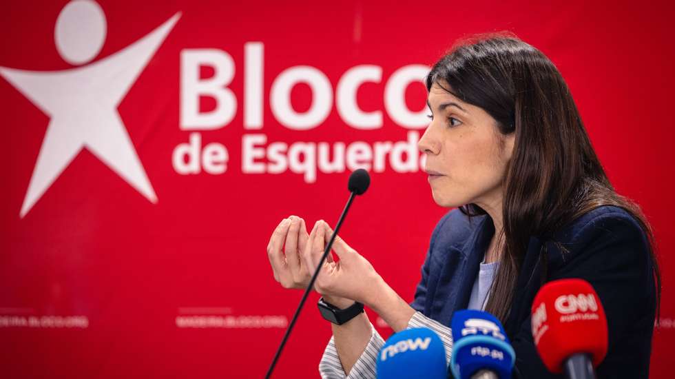 Mariana Mortágua, cordenadora do Bloco de Esquerda (BE), discursa durante o almoço convivio do partido na freguesia de Câmara de Lobos, no primeiro dia de campanha para as eleições legislativas reginais da Madeira, 9 de março de 2025, GREGÓRIO CUNHA/LUSA