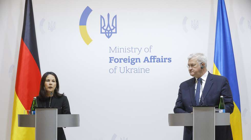 epa12003029 German acting Foreign Minister Annalena Baerbock (L) and Ukrainian Foreign Minister Andrii Sybiha (R) attend a joint press conference after their meeting in Kyiv, Ukraine, 01 April 2025. Annalena Baerbock arrived in Kyiv to meet Ukrainian officials amid the ongoing Russian invasion.  EPA/SERGEY DOLZHENKO