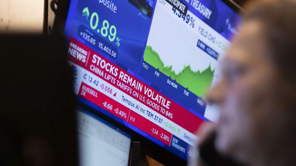 epa12020728 A trader works at the Opening Bell on the floor of the New York Stock Exchange in New York, New York, USA, 09 April 2025. World financial markets are continuing to react to reciprocal tariffs that US President Donald Trump implemented on 02 April.  EPA/JUSTIN LANE