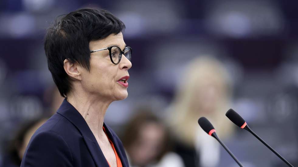 epa11887672 Marta Kos, European Commissioner for Enlargement, speaks during a debate on 'Continuing the unwavering EU support for Ukraine, after three years of Russia’s
war of aggression' at the European Parliament in Strasbourg, France, 11 February 2025. The EU Parliament's session runs from 10 till 13 February 2025.  EPA/RONALD WITTEK
