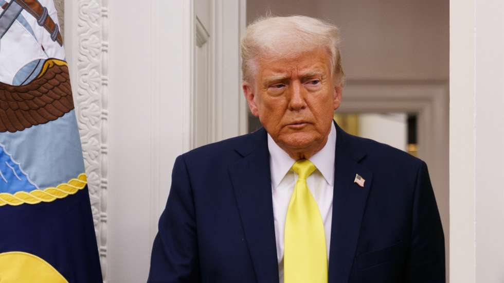 epa12039620 US President Donald Trump arrives for the swearing in ceremony of Mehmet Oz as Administrator of the Centers for Medicare and Medicaid Services in the Oval Office at the White House in Washington, DC, USA, 18 April 2025.  EPA/WILL OLIVER / POOL