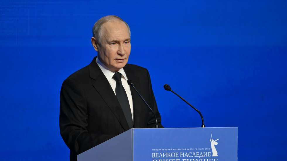 epa12062794 Russian President Vladimir Putin speaks during the international forum of the Union State of Russia and Belarus 'Great heritage - common future' in Volgograd, Russia, 29 April 2025.  EPA/KRISTINA KORMILITSYNA/SPUTNIK/KREMLIN POOL MANDATORY CREDIT