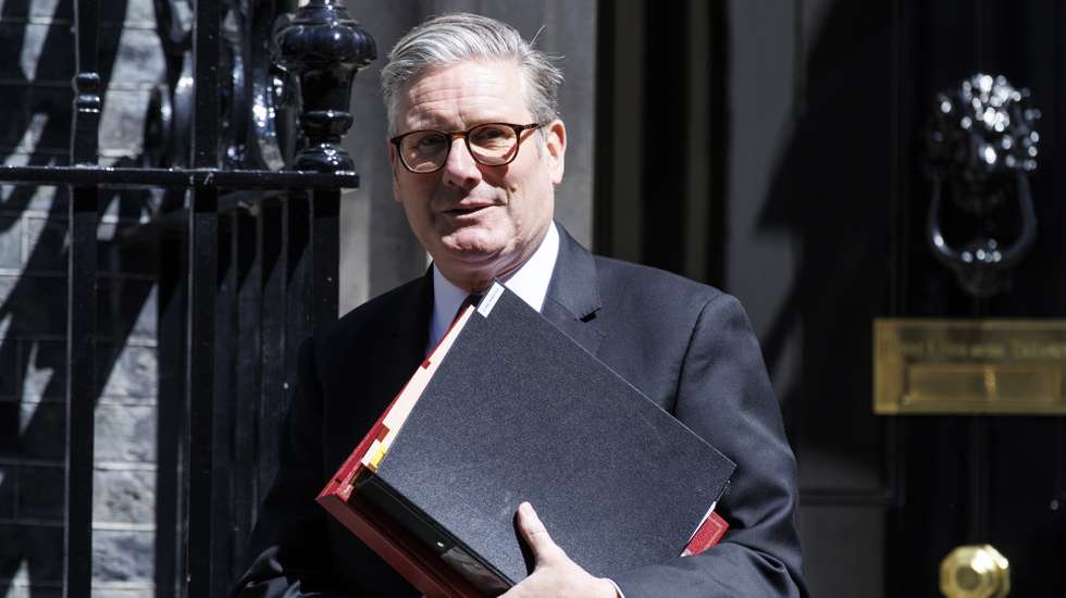epa12098729 British Prime Minister Keir Starmer leaves his official residence at 10 Downing Street for the weekly Prime Minister's Questions (PMQs) session at Parliament in London, Britain, 14 May 2025.  EPA/TOLGA AKMEN