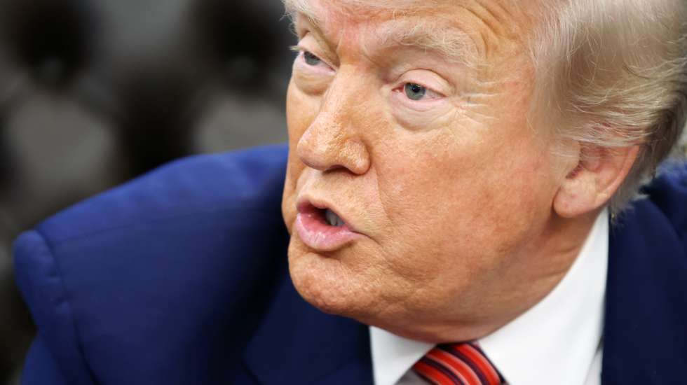 epa12129239 US President Donald Trump speaks after signing executive orders on nuclear energy in the Oval Office of the White House in Washington, D.C., USA, 23 May 2025. Trump signed a total of five executive orders aimed at easing restrictions and expanding the nuclear energy industry.  EPA/SAMUEL CORUM / POOL