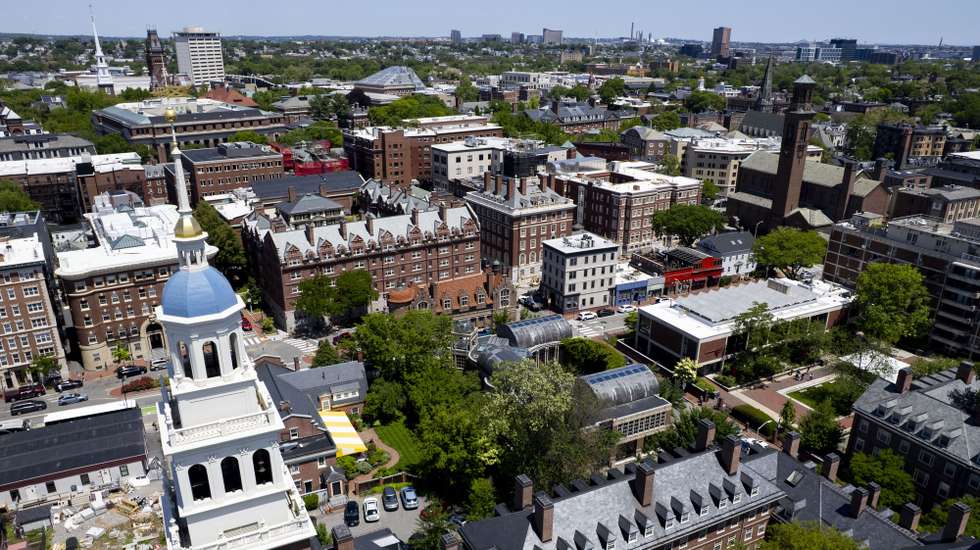 epa12139442 Harvard's Lowell House tower over the Harvard University campus in Cambridge, Massachusetts, USA, 27 May 2025. US President Donald Trump has instructed all federal agencies to terminate all federal government contracts, estimated to be 100 million dollars (88.2 million euros) with Harvard and its affiliates.  EPA/CJ GUNTHER