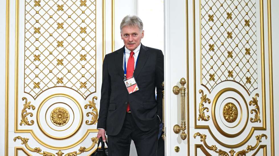 epa12201444 Kremlin spokesman Dmitry Peskov attends a meeting in an expanded composition of the Supreme Eurasian Economic Council within the framework of the Eurasian Economic Union summit in Minsk, Belarus, 27 June 2025.  EPA/SERGEI BOBYLEV / SPUTNIK / KREMLIN POOL