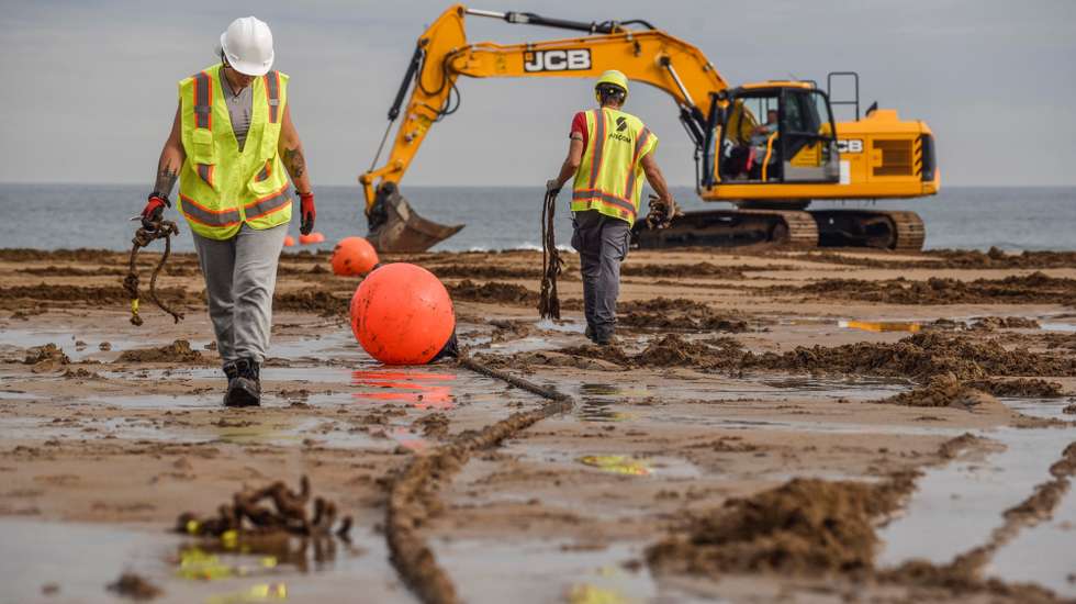 epa09456930 Several workers check Google's new submarine cable that will connect the United States with the United Kingdom and Spain, in Sopela, Biscay province, Spain, 09 September 2021. Google has announced a new subsea cable called Grace Hopper that will run between the United States, the United Kingdom and Spain. The new cable is expected to join company's other subsea cables namely Curie, Dunant and Equiano along the ocean floor.  EPA/Miguel Tona