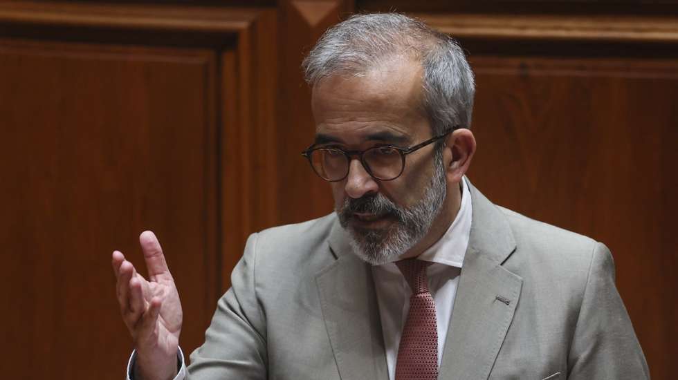 O ministro de Estado e dos Negócios Estrangeiros, Paulo Rangel, intervém durante o debate anual com participação do Governo, na Assembleia da República, Lisboa, 10 de julho de 2025. MANUEL DE ALMEIDA/LUSA