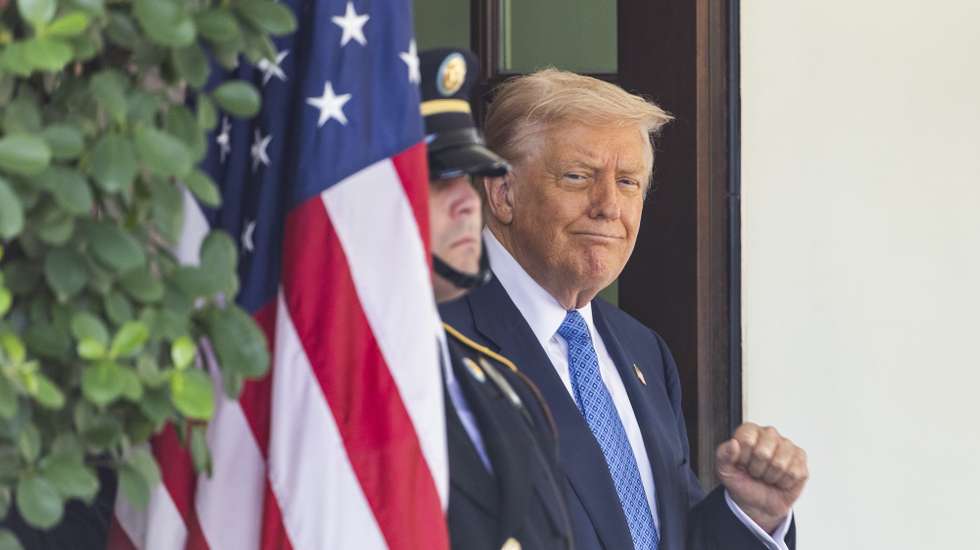 epa12290284 US President Donald Trump prepares to welcome President of Azerbaijan Ilham Aliyev (not pictured) to the White House in Washington, DC, USA, 08 August 2025. Trump is hosting a trilateral meeting with Aliyev and Prime Minister of Armenia Nikol Pashinyan at the White House.  EPA/JIM LO SCALZO
