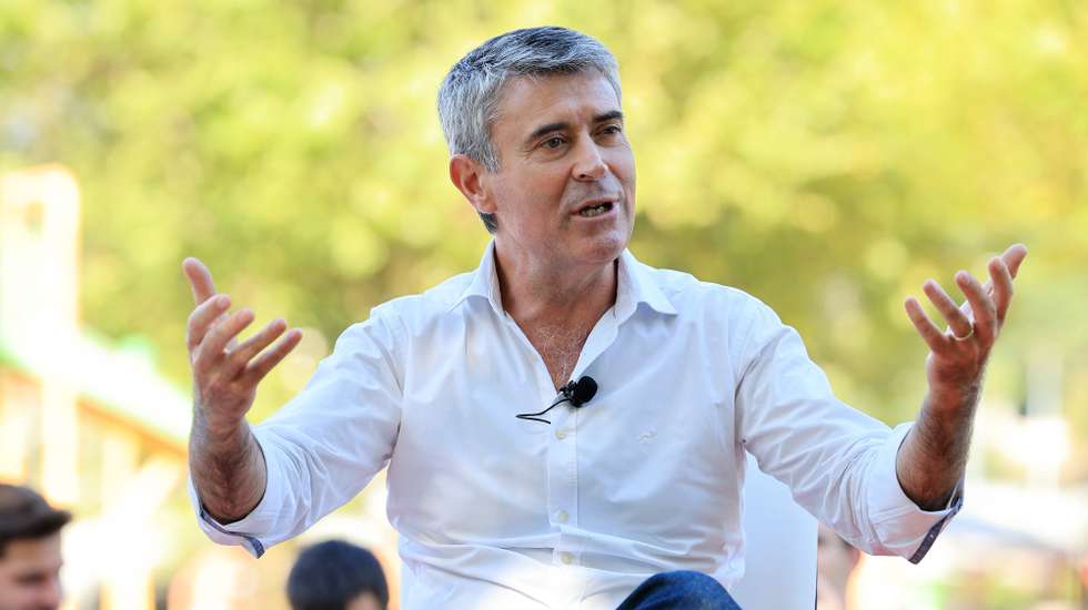 José Luís Carneiro secretário-geral do Partido Socialista intervém durante um encontro com jovens em Paredes de Coura, 14 de Agosto de 2025. ESTELA SILVA/LUSA