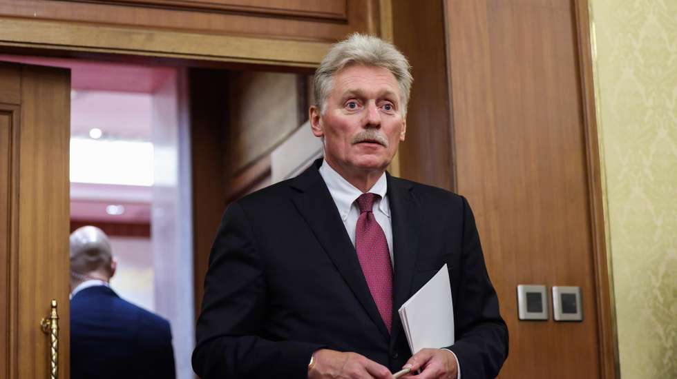 epa12345648 Kremlin spokesman Dmitry Peskov looks on at Diaoyutai State Guesthouse in Beijing, China, 02 September 2025, one day ahead of China's Victory Parade commemorating the end of WWII.  EPA/Maxim Shemetov / POOL