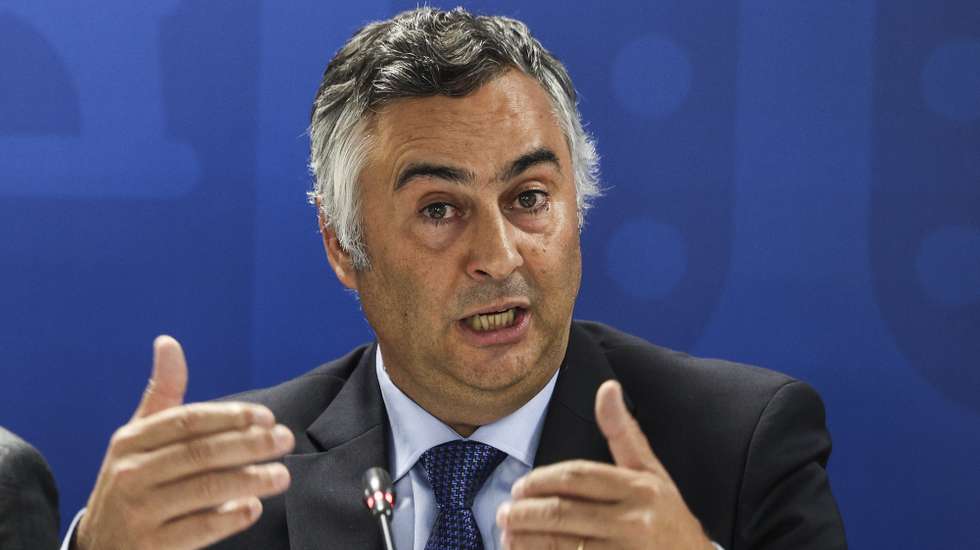 O ministro da Educação, Ciência e Inovação, Fernando Alexandre, em conferência de imprensa sobre as medidas aprovadas na reunião do Conselho de Ministros de quinta-feira em matéria de Educação, Ensino Superior, Ciência e Inovação, na sede do Ministério, em Lisboa, 05 de setembro de 2025. TIAGO PETINGA/LUSA