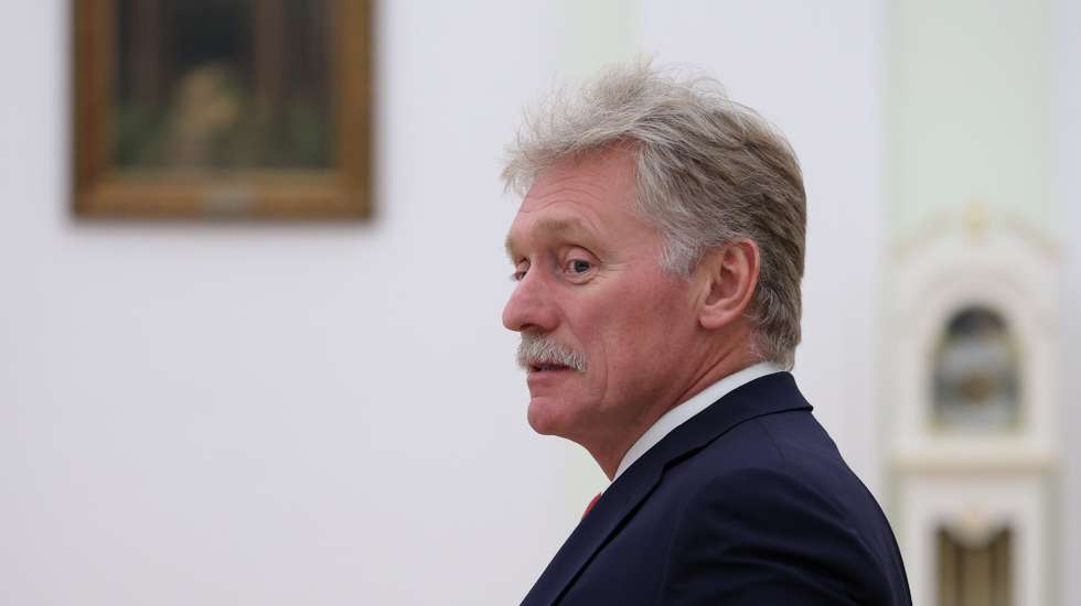 epa12405573 Kremlin spokesman Dmitry Peskov waits before a meeting of Russia's President Vladimir Putin with Ethiopia's Prime Minister Abiy Ahmed in Moscow, Russia, 25 September 2025.  EPA/RAMIL SITDIKOV / POOL