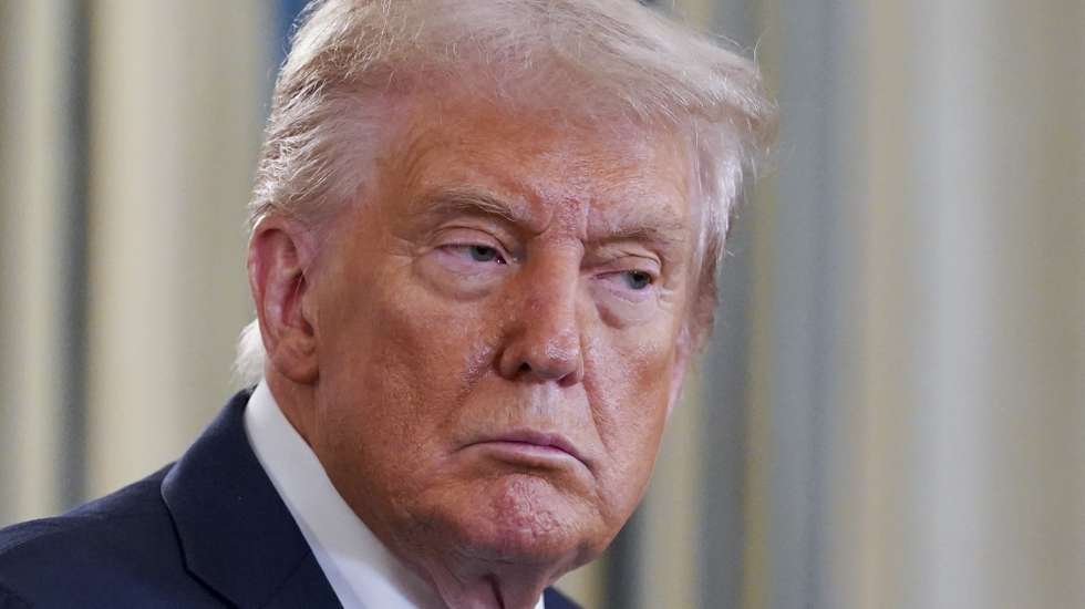 epa12415289 US President Donald Trump looks on during a joint press conference with Israeli Prime Minister Benjamin Netanyahu, in the State Dining Room of the White House in Washington, DC, USA, 29 September 2025. In their Oval Office meeting, Trump pressed Netanyahu to accept a peace deal to end Israel’s on-going war in Gaza, and for Hamas to free their remaining hostages.  EPA/WILL OLIVER / POOL