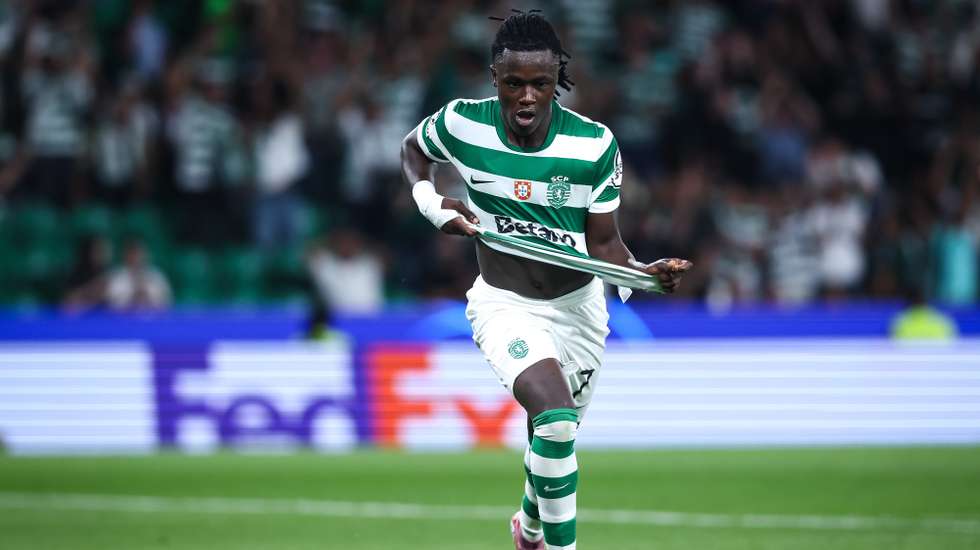 epa12388623 Sporting player Geovany Quenda (L) celebrates after scoring the 4-0 goal during the Champions League league phase soccer match between Sporting CP and FC Kairat Almaty in Lisbon, Portugal, 18 September 2025.  EPA/RODRIGO ANTUNES