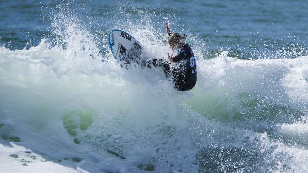 epa11968140 Portuguese surfer Yolanda Hopkins in action during the Meo Rip Curl Pro Portugal surfing event as part of the World Surf League (WSL) World Tour at Supertubos beach in Peniche, Portugal, 16 March 2025.  EPA/CARLOS BARROSO