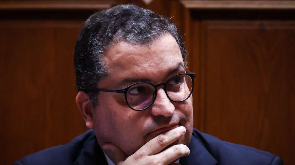O ministro de Estado e das Finanças, Joaquim Miranda Sarmento, durante a sua audição na Comissão de Orçamento, Finanças e Administração Pública, na Assembleia da República, em Lisboa, 24 de outubro de 2025. RODRIGO ANTUNES/LUSA