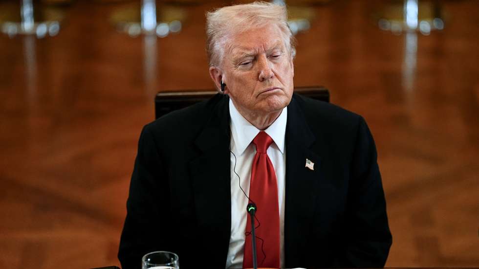 epa12509633 US President Donald Trump attends a dinner in the East Room of the White House in Washington, DC, USA, 06 November 2025. US President Donald Trump is hosting a summit with five Central Asian countries as the US steps up its competition for influence in the vast, energy- and mineral-rich region, where China and Russia have long held sway.  EPA/Aaron Schwartz / POOL