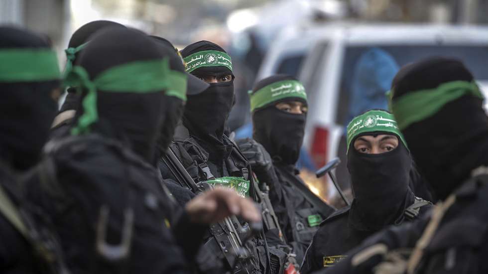 epa11874897 Fighters of the Al-Qassam Brigades, the military wing of Hamas, attend the funeral of late Hamas military commander Ghazi Abu Tamaa, head of Hamas' Administrative and Combat Support Staff, in Deir al-Balah refugee camp, southern Gaza Strip, 04 February 2025. Israel and Hamas implemented the first phase of a hostage release and ceasefire deal on 19 January 2025.  EPA/MOHAMMED SABER