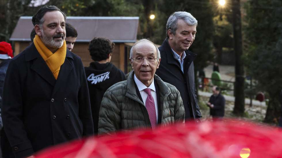 O candidato à presidência da República, Luís Marques Mendes, durante uma visita o parque temático de Natal, Perlim, numa ação de campanha eleitoral, em Santa Maria da Feira, 23 de dezembro de 2025. PAULO NOVAIS/LUSA