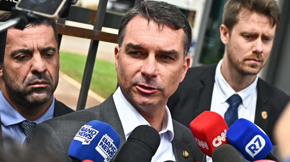 epa12580532 Brazilian Senator Flavio Bolsonaro speaks to reporters after visiting his father, former Brazilian president Jair Bolsonaro, at the Federal Police Headquarters in Brasilia, Brazil, 09 December 2025. Flavio Bolsonaro announced on 05 December that he will run for president of Brazil in October 2026.  EPA/Andre Borges