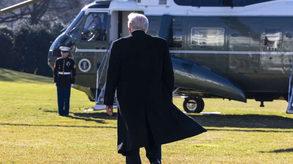 epaselect epa12646927 US President Donald Trump walks to board Marine One on the South Lawn of the White House in Washington, DC, USA, 13 January 2026. President Trump is traveling to Detroit, Michigan to speak at the Detroit Economic Club.  EPA/SHAWN THEW / POOL