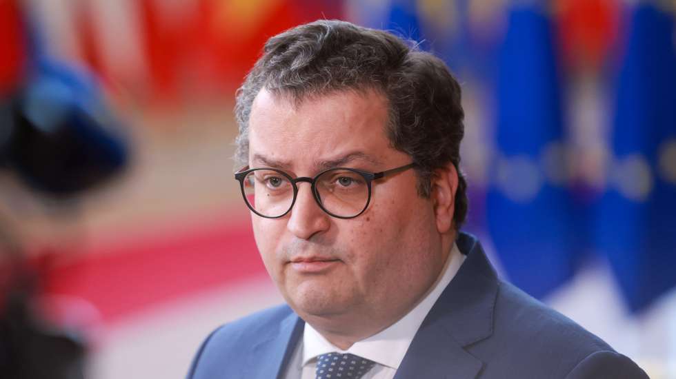 epa12661727 Portuguese State and Finance Minister Joaquim Miranda Sarmento attends the Eurogroup finance ministers attend a meeting in Brussels, Belgium, 19 January 2026. The meeting is expected to cover the state of play on Bulgaria's euro cash changeover, discuss policy priorities under the draft 2026 euro area recommendation, hear a G7 debrief, and take stock of the selection process for the next European Central Bank Vice-President.  EPA/OLIVIER HOSLET