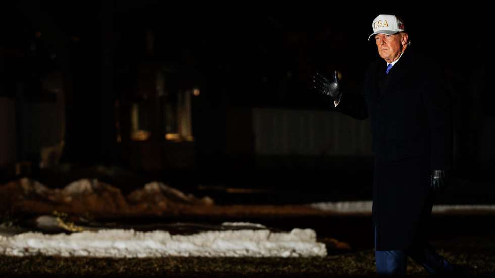 epa12699136 US President Donald Trump waves as he walks toward the White House after landing on the South Lawn in Marine One in Washington, DC, USA, 01 February 2026. The president returned from Mar-a-Lago in Florida.  EPA/SAMUEL CORUM / POOL