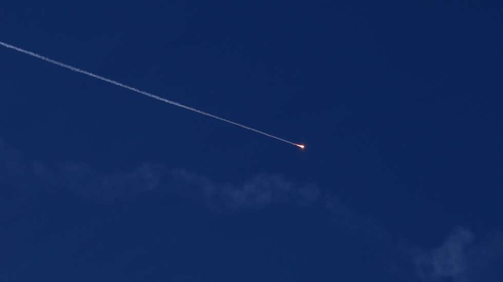 epa12788764 An Iranian missile is seen in the sky over the West Bank city of Nablus on 02 March 2026. The Israeli military reported that missiles were launched by Iranian forces in retaliation for joint U.S.-Israeli airstrikes on 28 February, which targeted the Iranian leadership in Tehran. Air raid sirens were activated across several parts of the country in response to the barrage.  EPA/ALAA BADARNEH