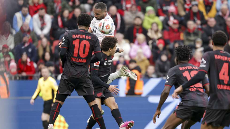 epa12819345 Jarell Quansah of Leverkusen (C) in action during the German Bundesliga soccer match between Bayer 04 Leverkusen and Bayern Munich in Leverkusen, Germany, 14 March 2026.  EPA/CHRISTOPHER NEUNDORF CONDITIONS - ATTENTION: The DFL regulations prohibit any use of photographs as image sequences and/or quasi-video.