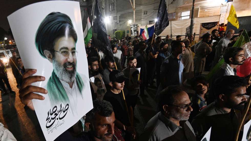 epa12830905 Pakistani Shiite Muslims hold portraits of Iranian Supreme Leader Ayatollah Mojtaba Khamenei during a demonstration against US-Israeli attacks on Iran, in Karachi, Pakistan, 18 March 2026. Iranian state media confirmed on 01 March 2026 that Iranian Supreme Leader Ayatollah Ali Khamenei was killed in an airstrike during a joint US-Israeli military campaign that began on 28 February 2026.  EPA/SHAHZAIB AKBER